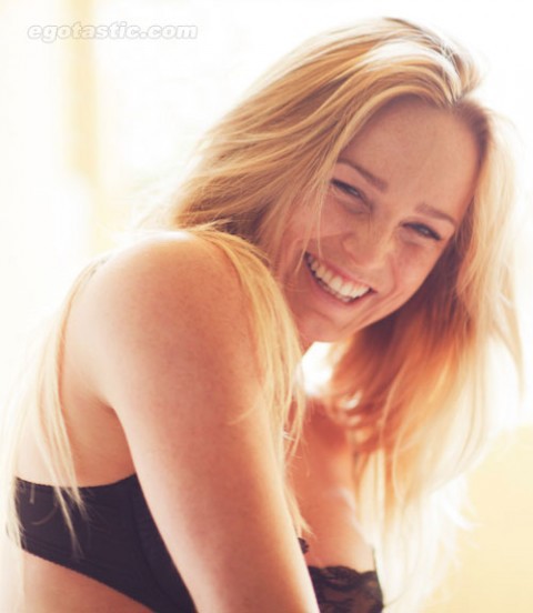 Caity Lotz En Esquire