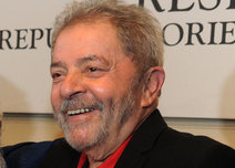 Andrés Danza, autor del libro Una Oveja Negra al Poder aclaró que Lula no le dijo a Mujica que era difícil gobernar sin el “mensalao”, sino sin estar cerca ... - 451745