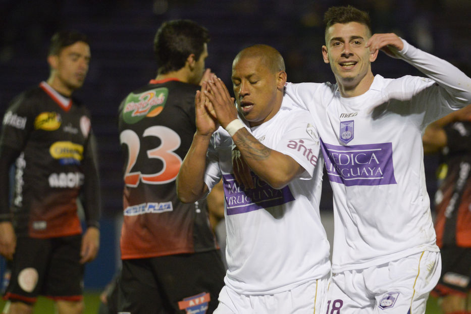 Defensor Sporting venció 2 0 a Rentistas y lidera al menos hasta el