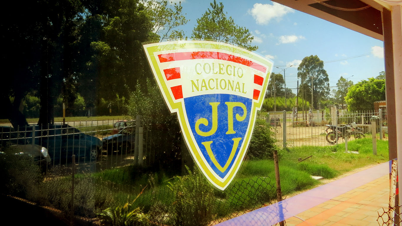 Estudiantes del Colegio Varela exigen que docentes no hagan paro - Montevideo Portal