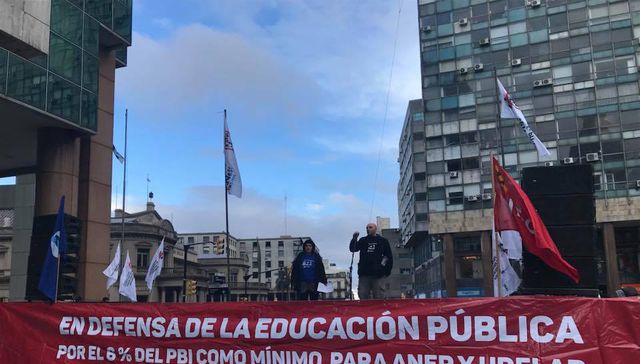 Con nombre y apellido