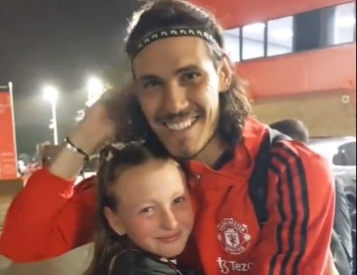 Edinson Cavani Emocion A Una Joven Fan Tica Del Manchester United Con