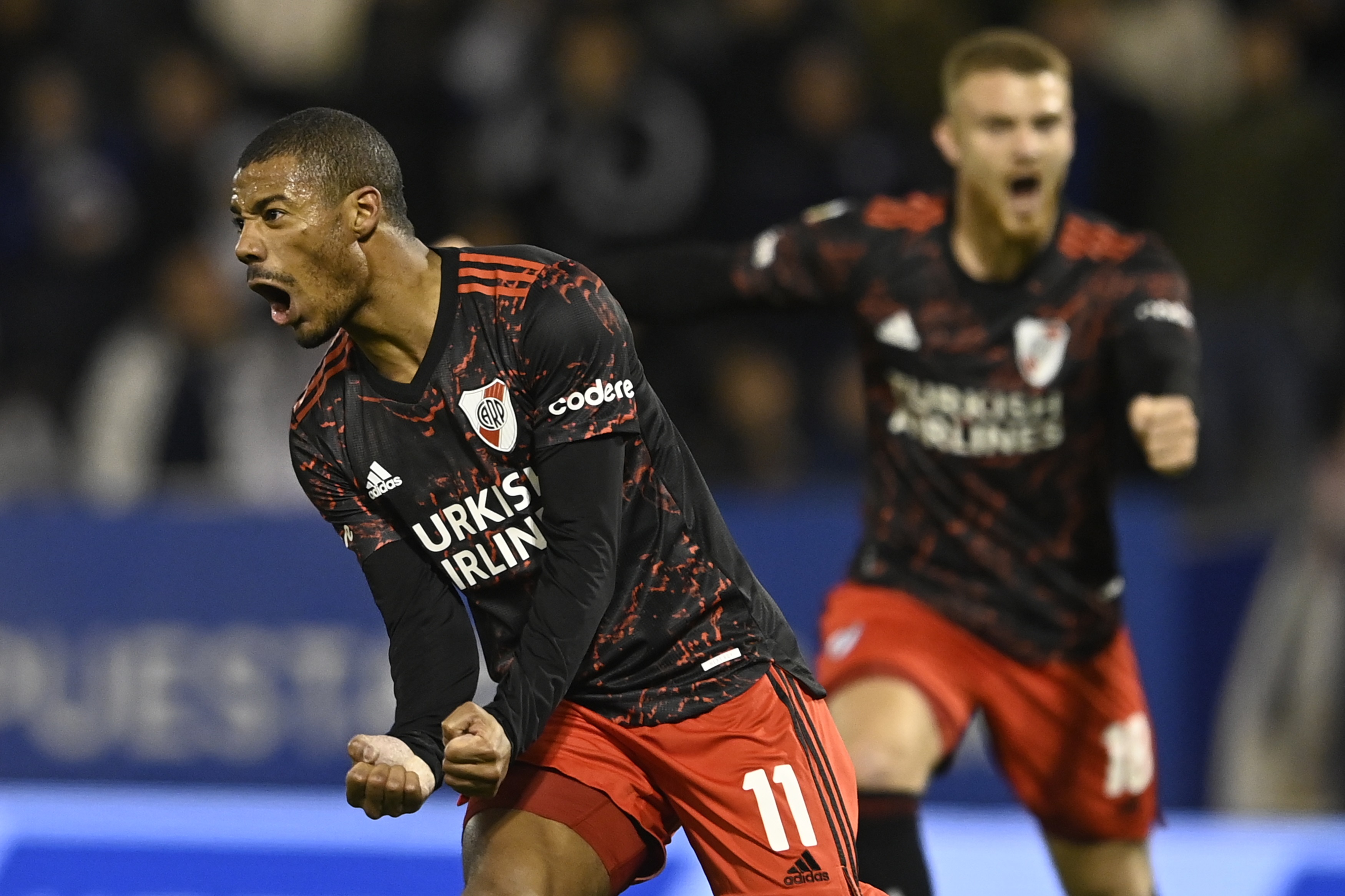 Argentina Nicolás de la Cruz marcó un golazo en el 2 2 de River Plate