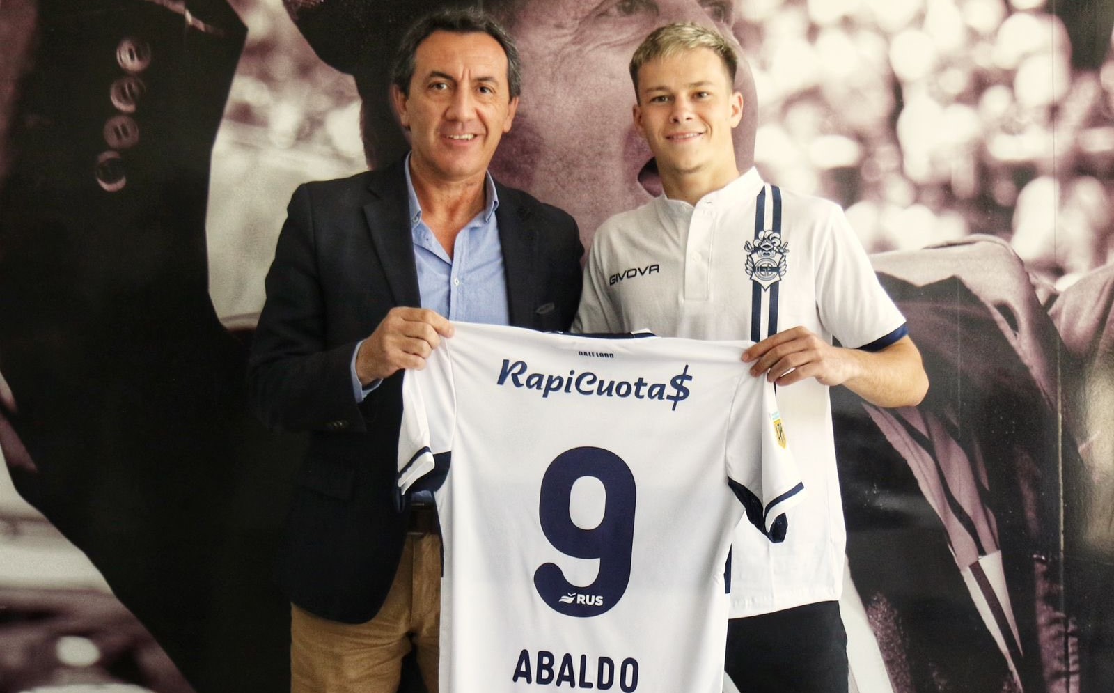 Matías Abaldo was officially introduced as the new football player of Gimnasia de La Plata.