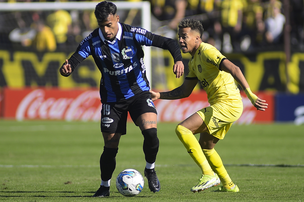 Apertura Liverpool y Peñarol empataron 2 2 en un partidazo que tuvo de