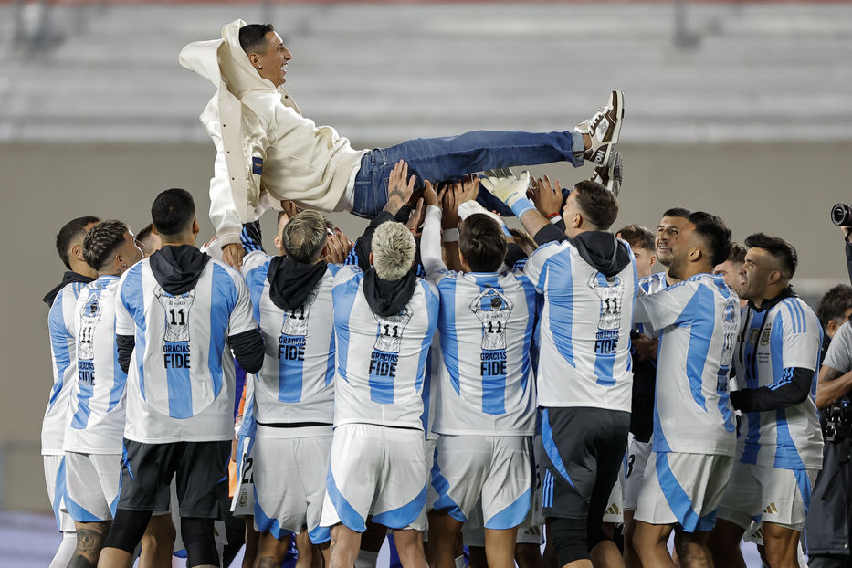 Ángel Di María fue homenajeado en el Monumental tras su retiro de la