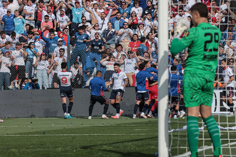 Clausura: Nacional derrotó 2-1 a Peñarol en el Gran Parque Central y trepó a la cima