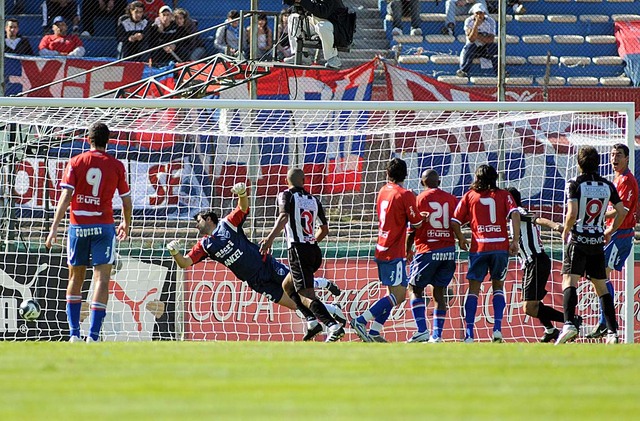 Leyendas del futbol uruguayo e internacional - Gano Wanderers a Rentistas  por 1 a 0 en el parque viera por la 9na fecha del Torneo Clausura con gol  de Facundo Milán,hoy la