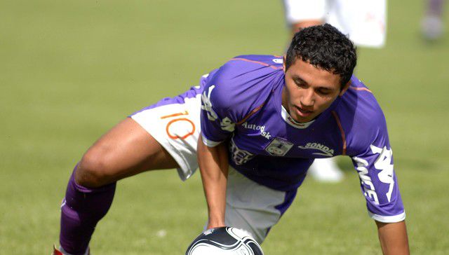 Festejen violetas, festejen