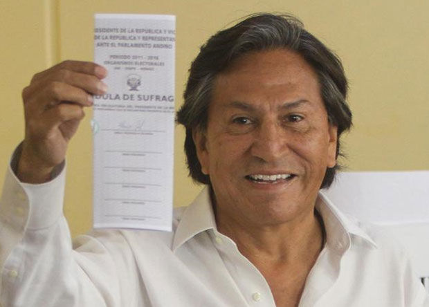 El ex presidente peruano Alejandro Toledo no llegó a Israel y continúa prófugo
