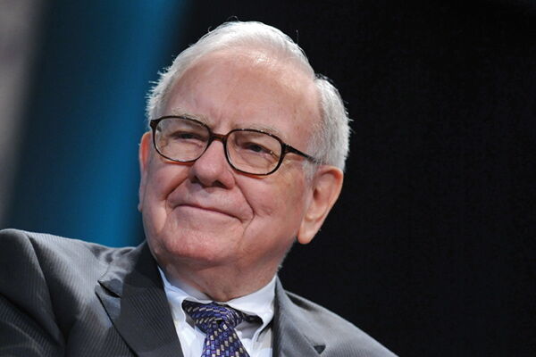 Warren Buffett deja la presidencia de Berkshire Hathaway y pasa el mando a su hijo Howard