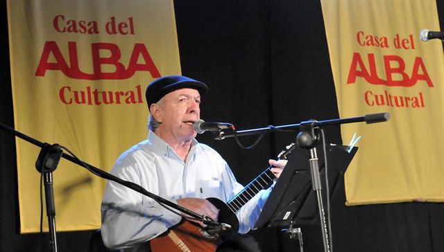 Otra voz canta