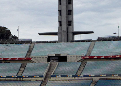 Siempre desde atrás