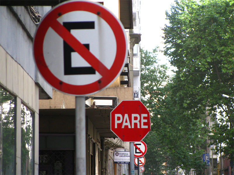 Este lunes comienza prohibición de estacionar en varias calles de Montevideo; IM hará controles