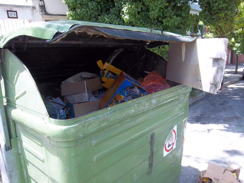 Una mano lava la otra