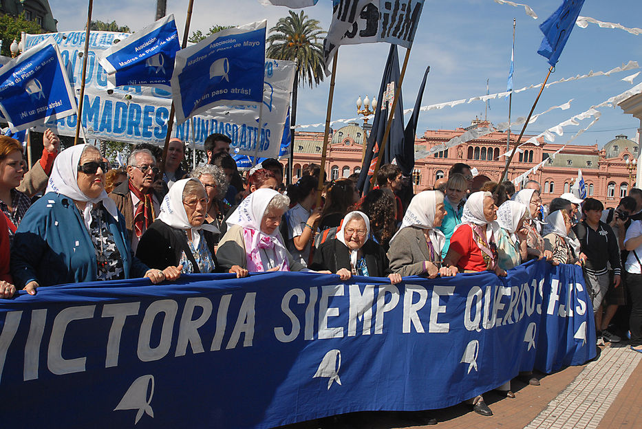 Las Madres de la Plaza de Mayo recibieron un premio español de Derechos Humanos