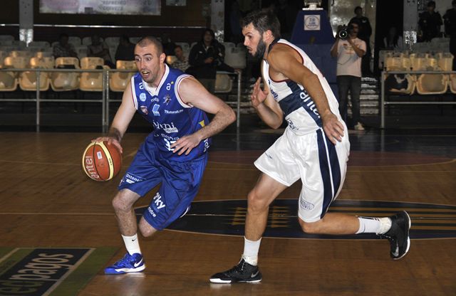 Con la cabeza en otra