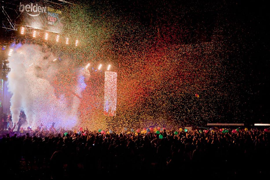 El faro iluminó de nuevo