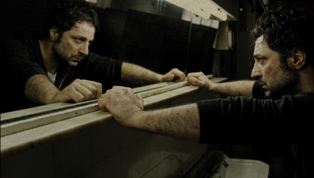 Espejos e historias ajenas