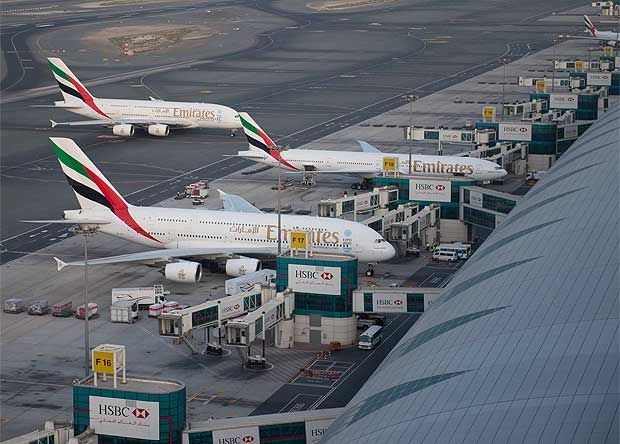 Aeropuerto de Dubái reactiva vuelos tras caída por conflicto en Ormuz