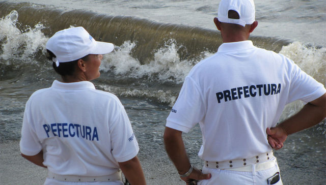 Playita con los de blanco