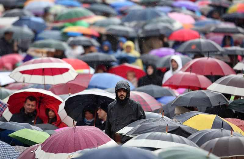Llueve sobre corrido