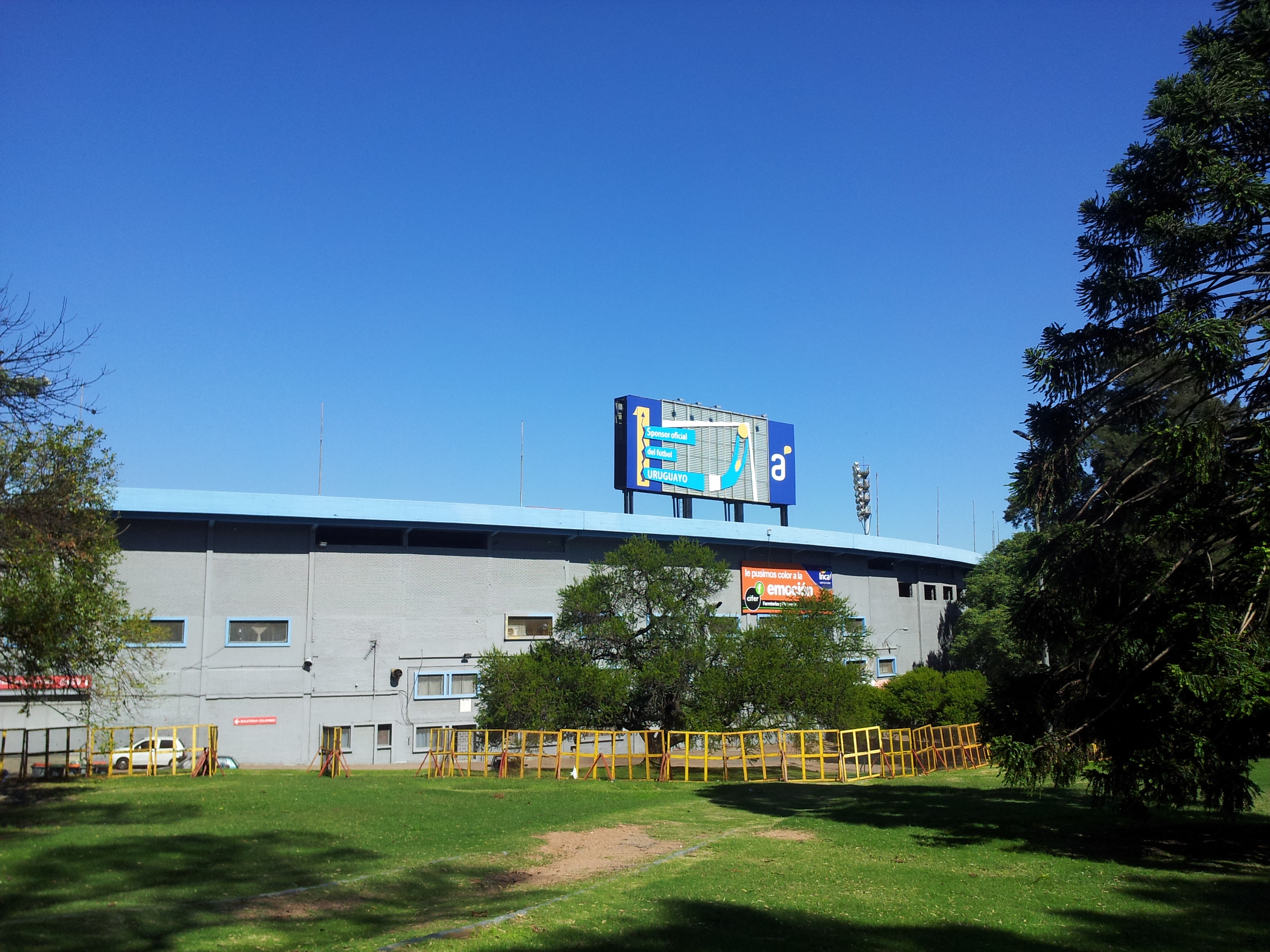 Comisión de la Asociación Uruguaya de Fútbol inspeccionó la cancha