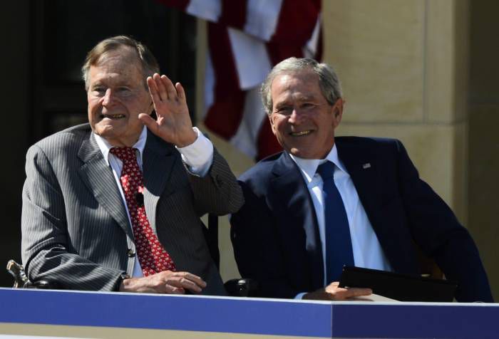 Ex presidente de EEUU George H. W. Bush está hospitalizado