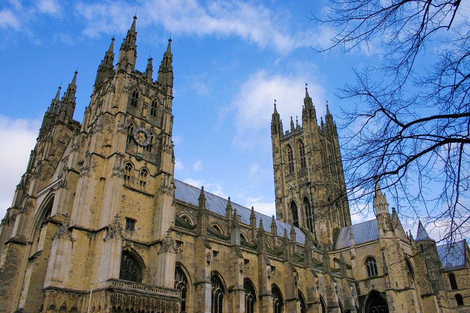 La Iglesia de Inglaterra vota a favor de la ordenación de obispas