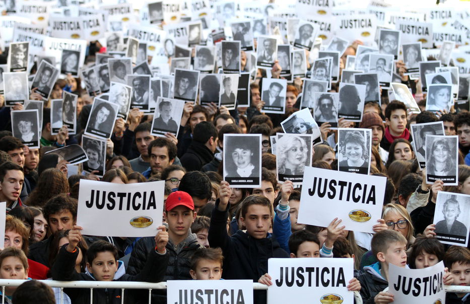 Fuerte reclamo de justicia en Argentina a 20 años de impune ataque a la AMIA