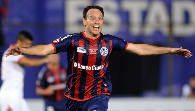 Entre santos y dioses
