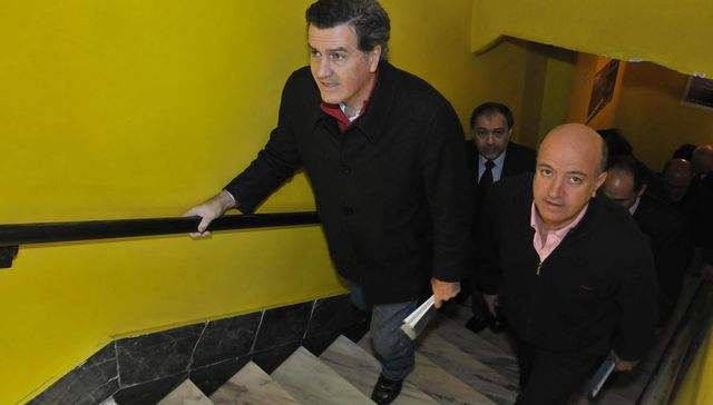 No viene, vuelve