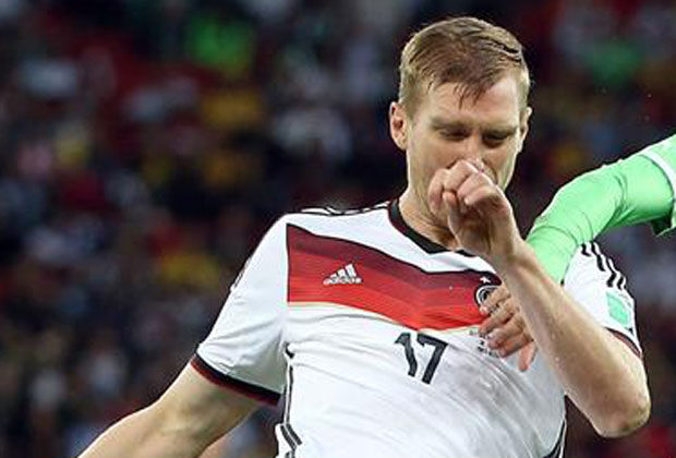 Con la frente en alto