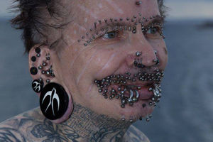 Con todos los fierros