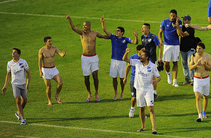 2-2. Nacional desaprovecha su ventaja y Peñarol iguala el Clásico