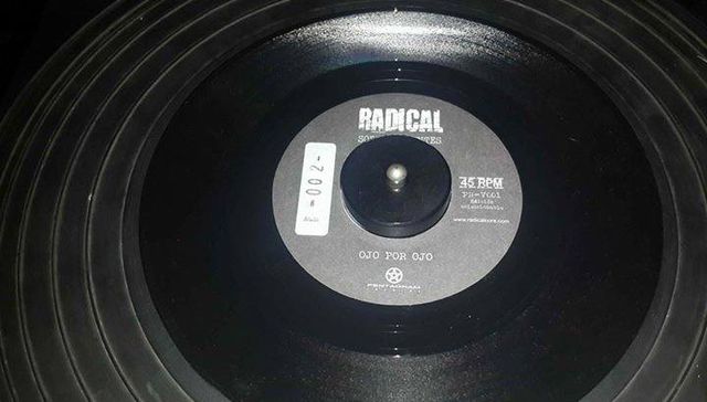 Metal etiqueta negra