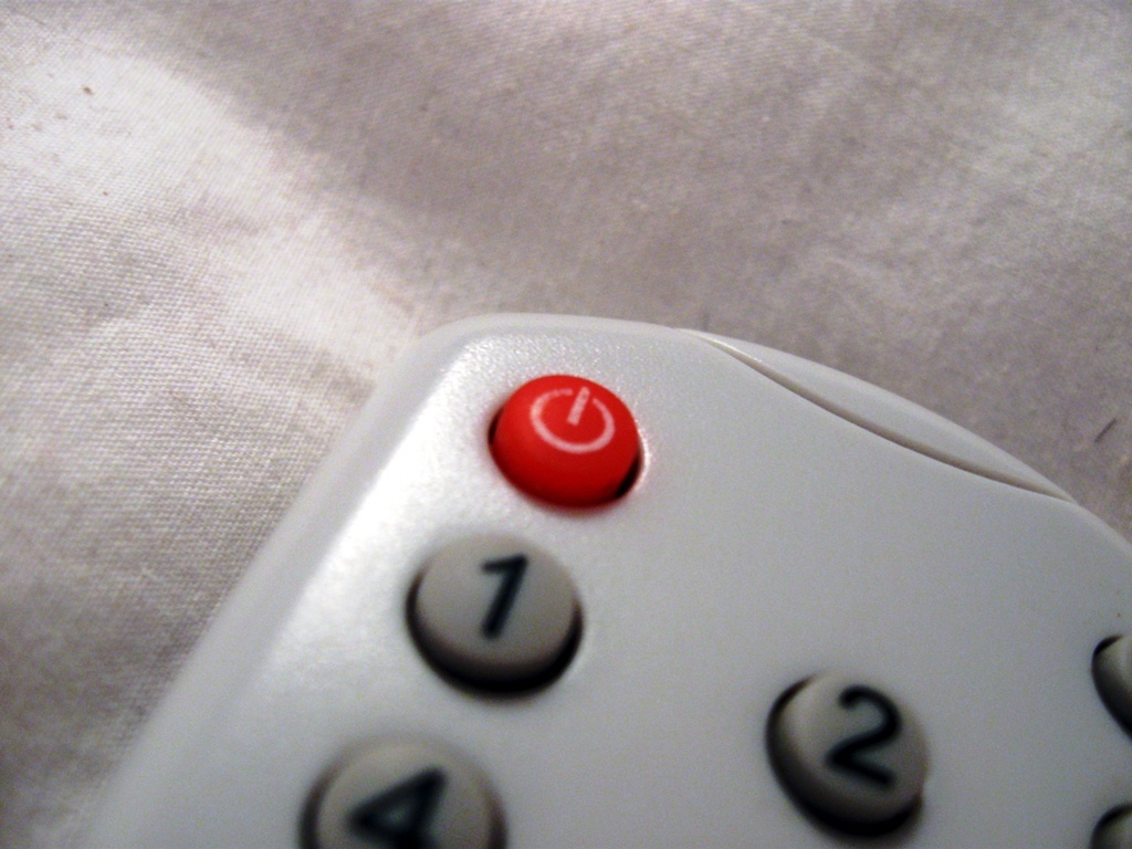 TV pública húngara suspende noticias y pide perdón por años de mentiras
