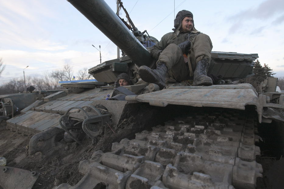 El Ejército de Ucrania combate contra tanques rusos que avanzan hacia Kiev