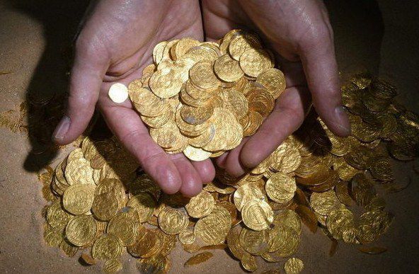Buceadores descubren por casualidad invaluable tesoro en monedas de oro