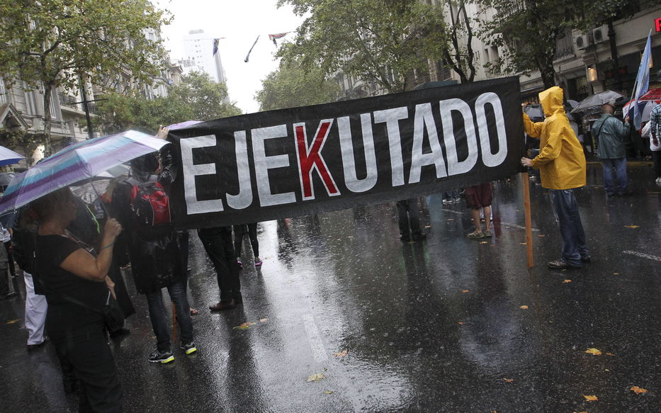 Sale a la luz llamada de madre de Nisman a emergencias cuando lo encontró muerto