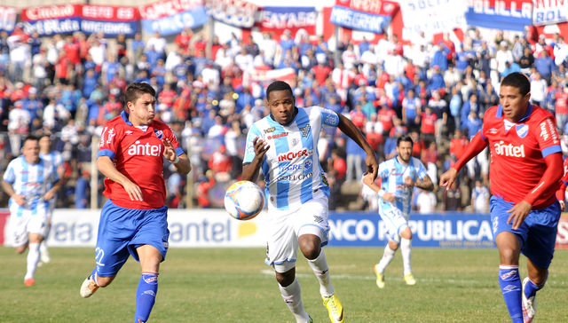 Retumbó en la bahía