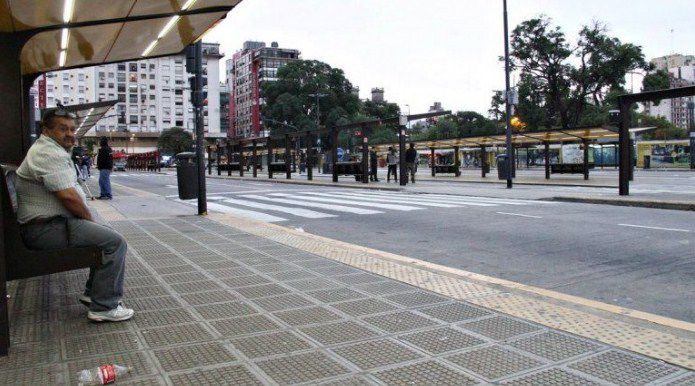 Argentina amanece paralizada por la huelga general de sindicatos opositores