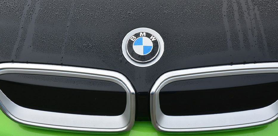 Imputaron a un argentino que robó chapas de otro auto para su BMW y evitar multas