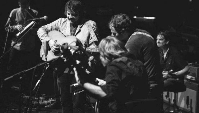 Alternativo y continuo