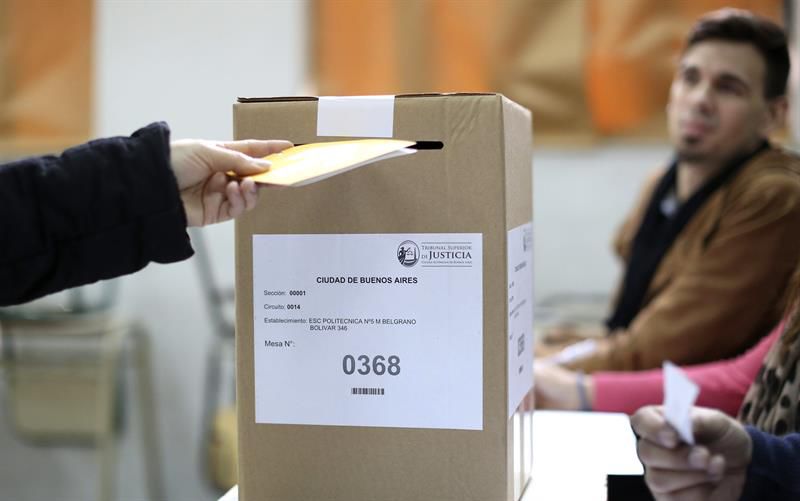Argentina: este domingo se desarrollan las primarias de cara a las presidenciales