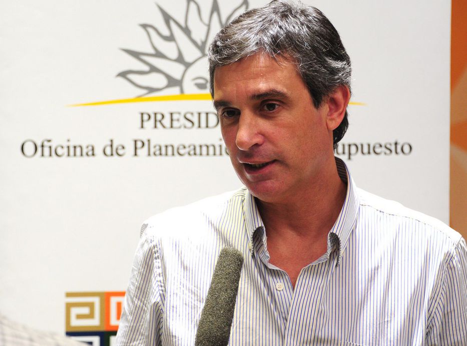 Álvaro García atacó a abogado de Manini. “La SCJ le suspendió el título de escribano”