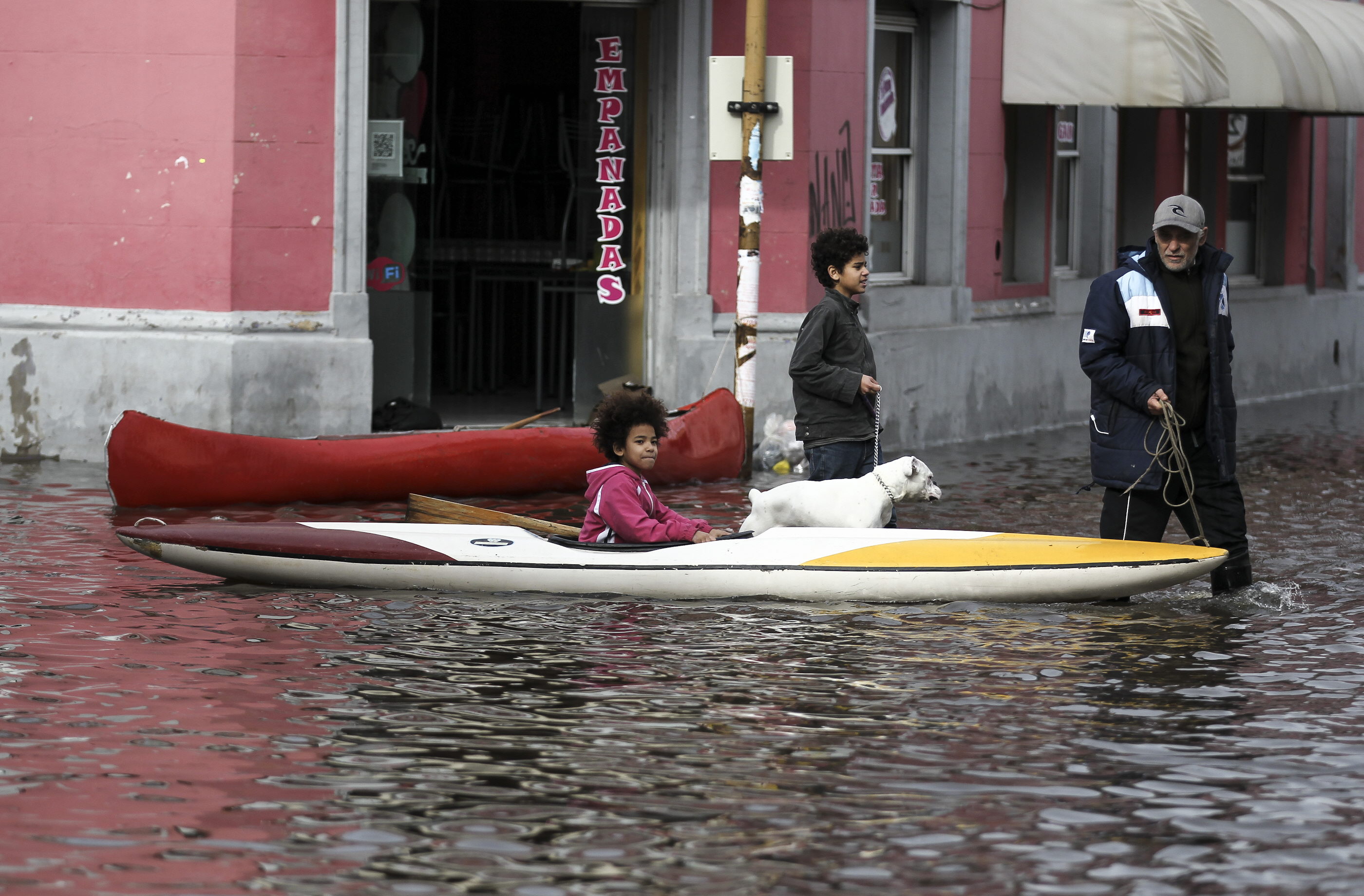 Miles De Evacuados En Inundaciones Argentinas