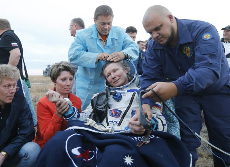 Cosmonauta ruso regresa a Tierra tras batir récord de permanencia en espacio