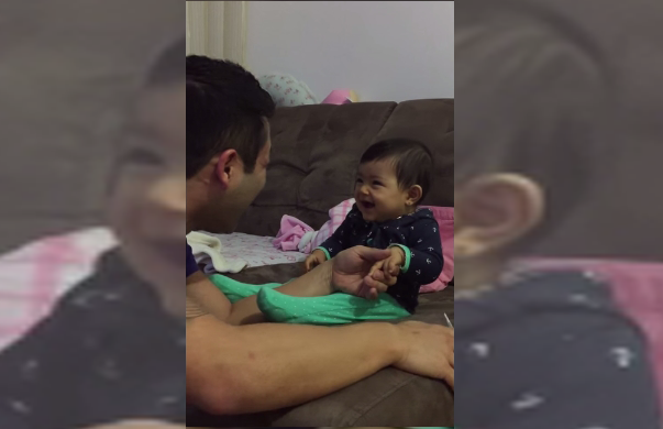 Niña ''asusta'' a su padre para que no le corte las uñas en simpático video