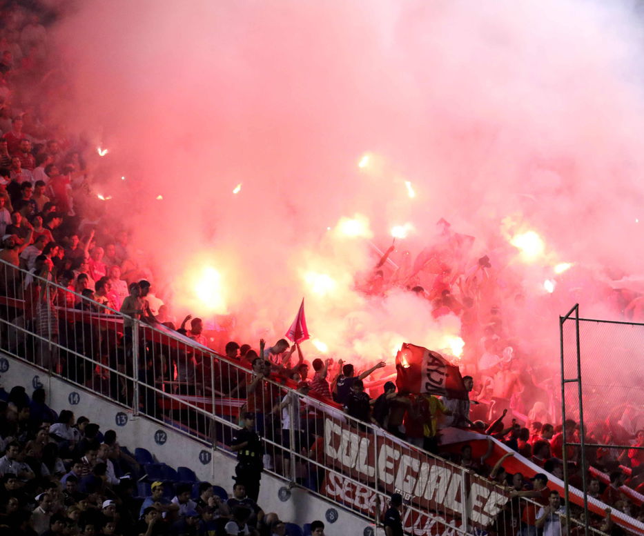 Lejos de las canchas